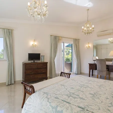 Extravagant Vale Do Lobo 5 Bedrooms Bispo Deluxe Great Pool Area Short Drive To Centre *